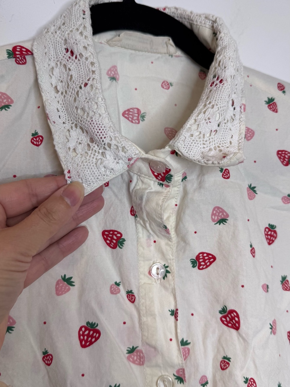 Meemoza White Strawberry novelty Print Button Top Lace Collar organic cotton M - Picture 5 of 7
